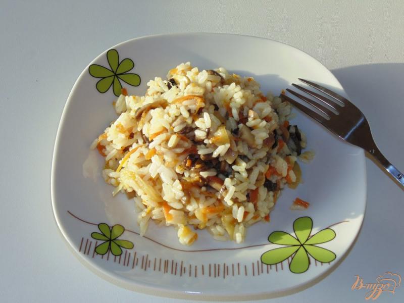 Фото приготовление рецепта: Рис с шампиньонами и овощами шаг №5