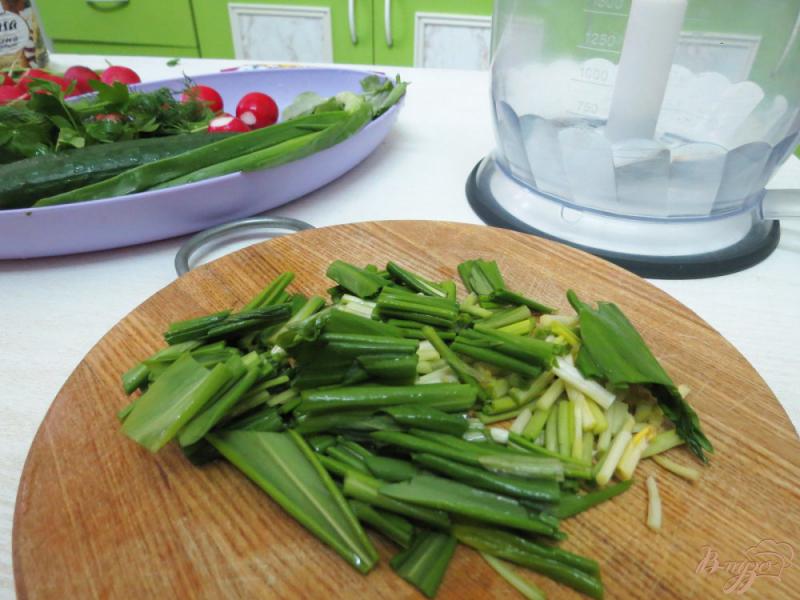 Фото приготовление рецепта: Весенний соус к мясу и овощам шаг №2