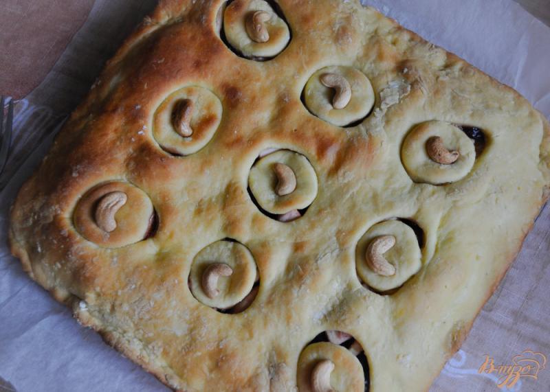 Фото приготовление рецепта: Пирог с вишней и яблоком шаг №9