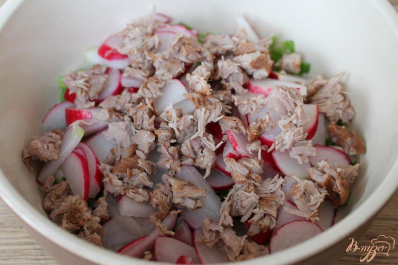Фото приготовление рецепта: Салат с редисом и говядиной шаг №3