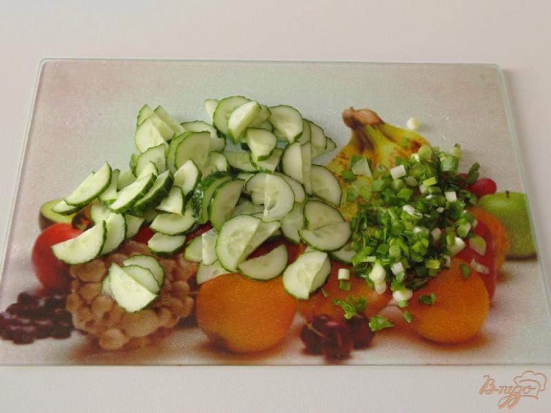 Фото приготовление рецепта: Салат из молодой капусты с листьями салата шаг №2