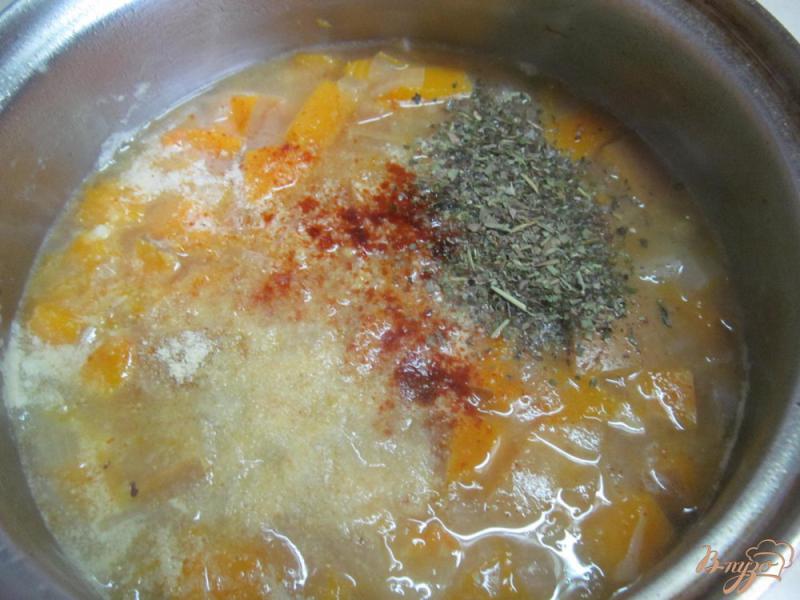 Фото приготовление рецепта: Суп-пюре из тыквы и квашенной капусты шаг №2