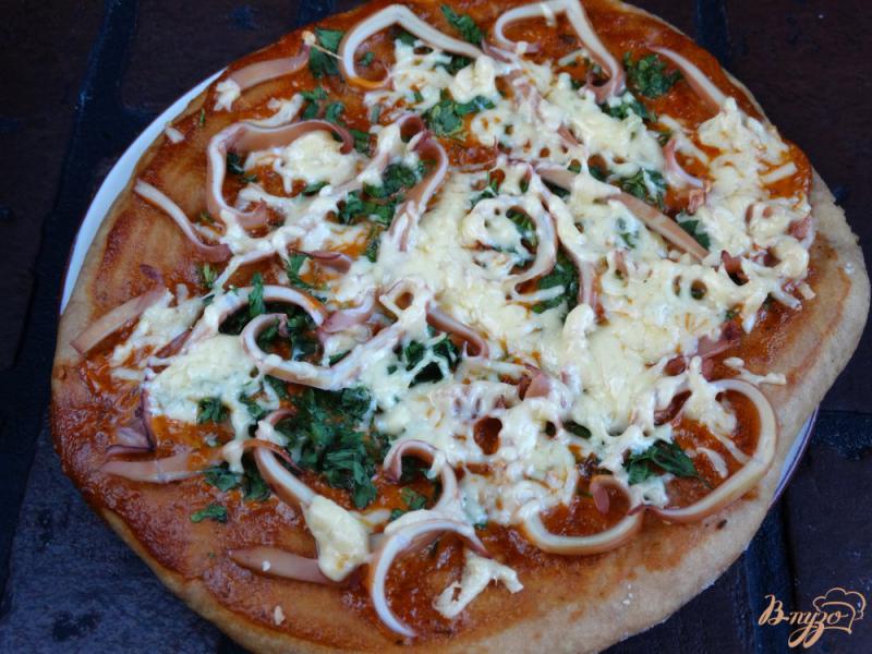Фото приготовление рецепта: Пицца с кальмарами шаг №7