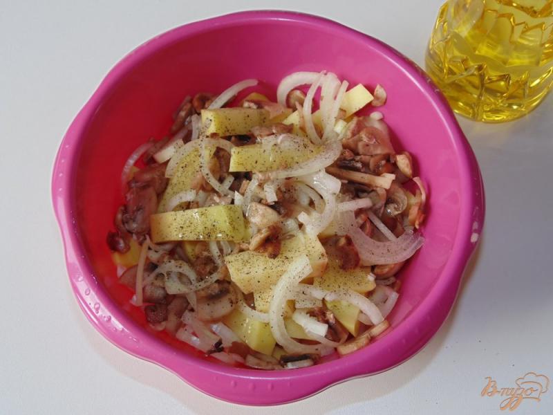 Фото приготовление рецепта: Картофель с шампиньонами запеченный в рукаве шаг №3