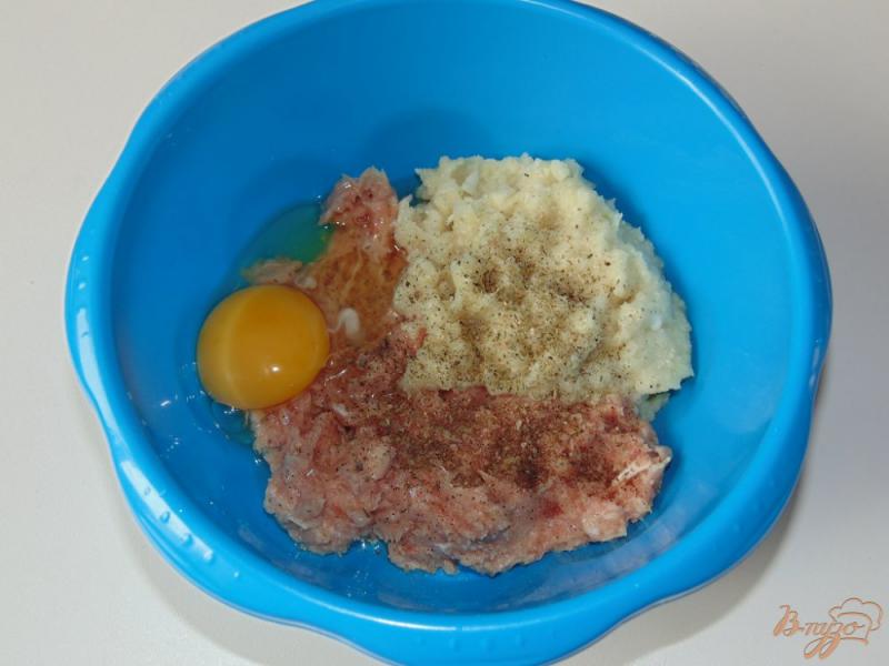 Фото приготовление рецепта: Котлеты из мяса птицы с белокочанной капустой шаг №3