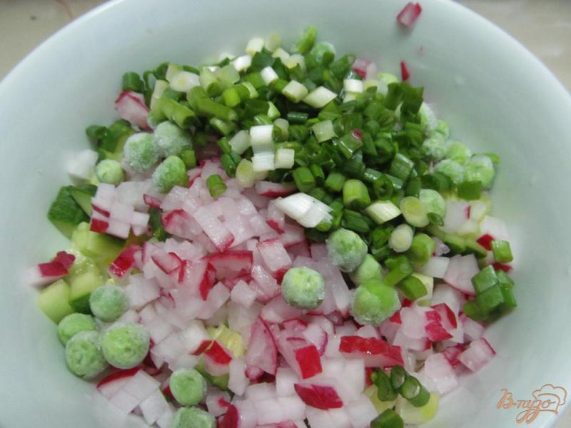 Фото приготовление рецепта: Весенний салат из овощей шаг №4
