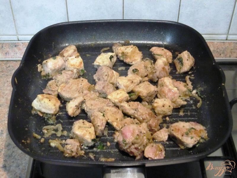 Фото приготовление рецепта: Шашлык в маринаде из киви шаг №8