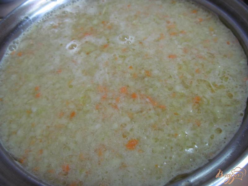 Фото приготовление рецепта: Низкокалорийный суп из овощей на курином бульоне шаг №3