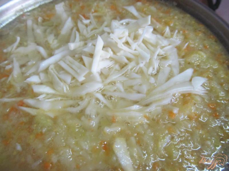 Фото приготовление рецепта: Низкокалорийный суп из овощей на курином бульоне шаг №5