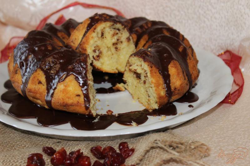 Фото приготовление рецепта: Творожный кекс с вяленой вишней и шоколадом шаг №10