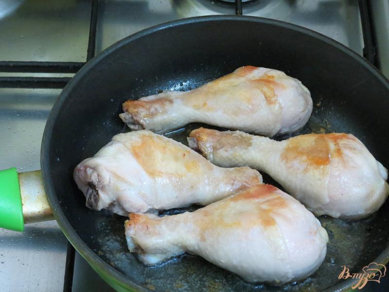 Фото приготовление рецепта: Куриные голени в соусе с куркумой шаг №5