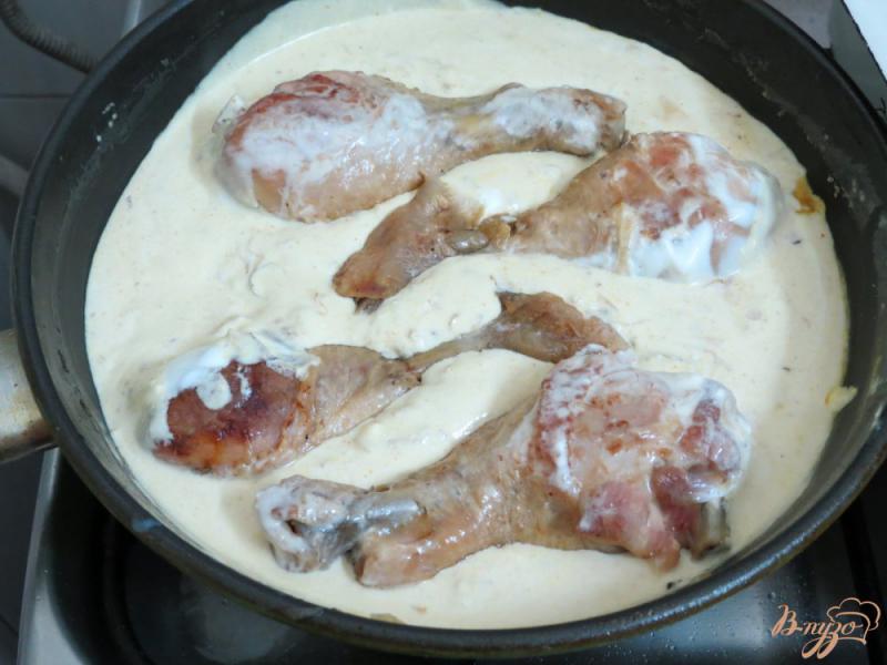 Фото приготовление рецепта: Куриные голени в соусе с куркумой шаг №8