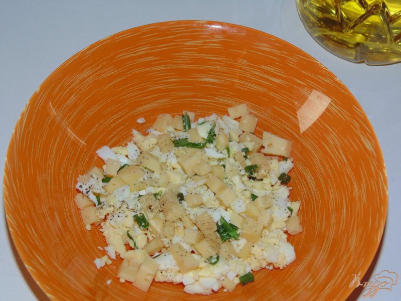 Фото приготовление рецепта: Картофель фаршированный яйцами с сыром шаг №2