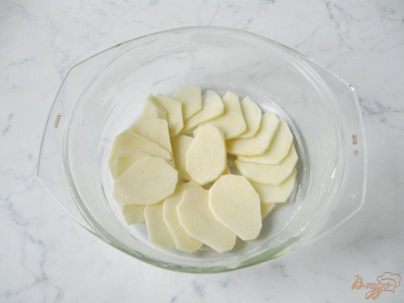 Фото приготовление рецепта: Картофельная запеканка с луком - пореем шаг №1