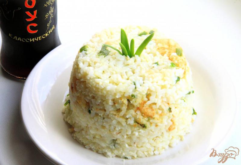 Фото приготовление рецепта: Рис с чесноком и яйцами  по-японски шаг №7