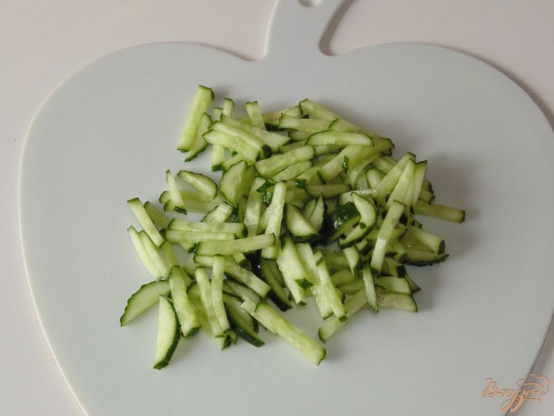 Фото приготовление рецепта: Салат из пекинской капусты с щавелем шаг №2