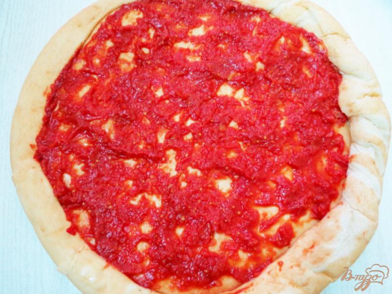 Фото приготовление рецепта: Пицца с колбасой и перцем шаг №2