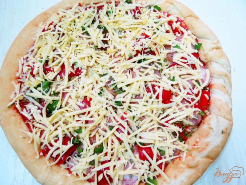 Фото приготовление рецепта: Пицца с колбасой и перцем шаг №5