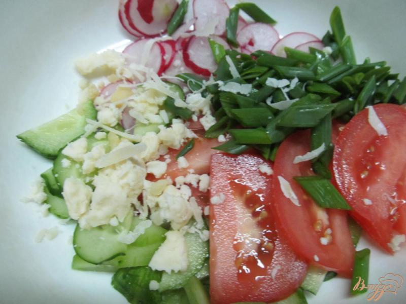 Фото приготовление рецепта: Салат с крапивой и овощами шаг №2