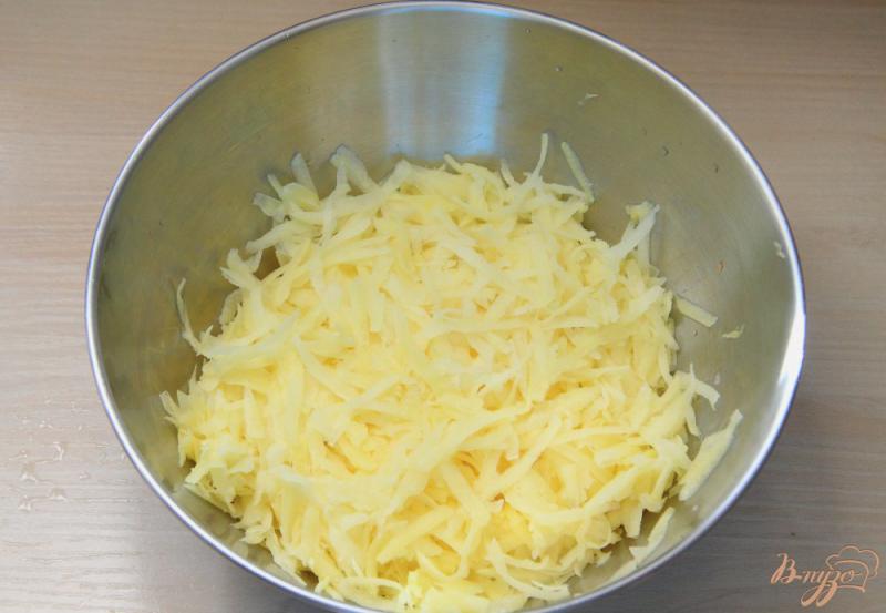 Фото приготовление рецепта: Запеканка из квашенной капусты с картофелем шаг №3