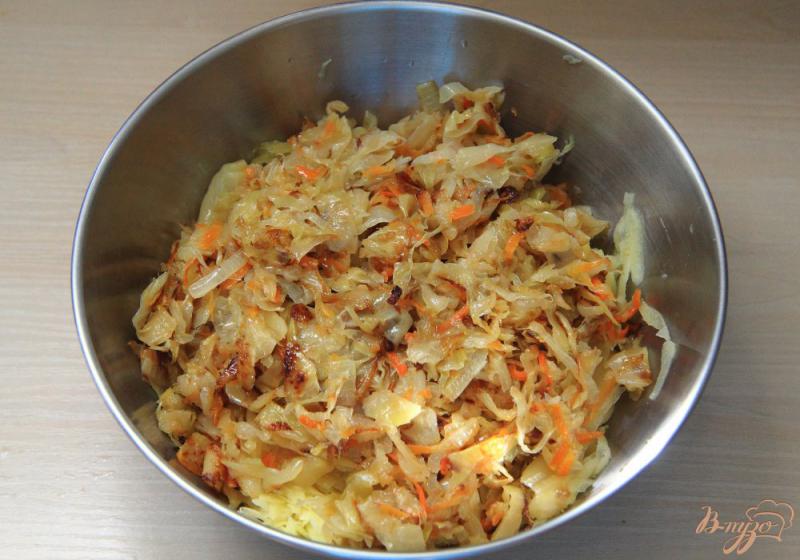 Фото приготовление рецепта: Запеканка из квашенной капусты с картофелем шаг №4