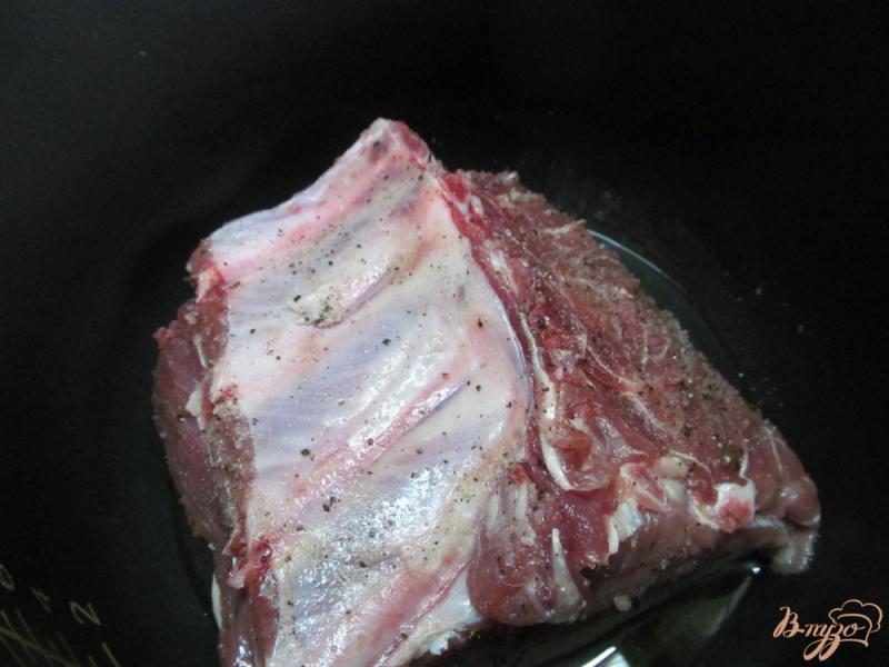 Фото приготовление рецепта: Свинина с клюквой и изюмом в мультиварке шаг №2