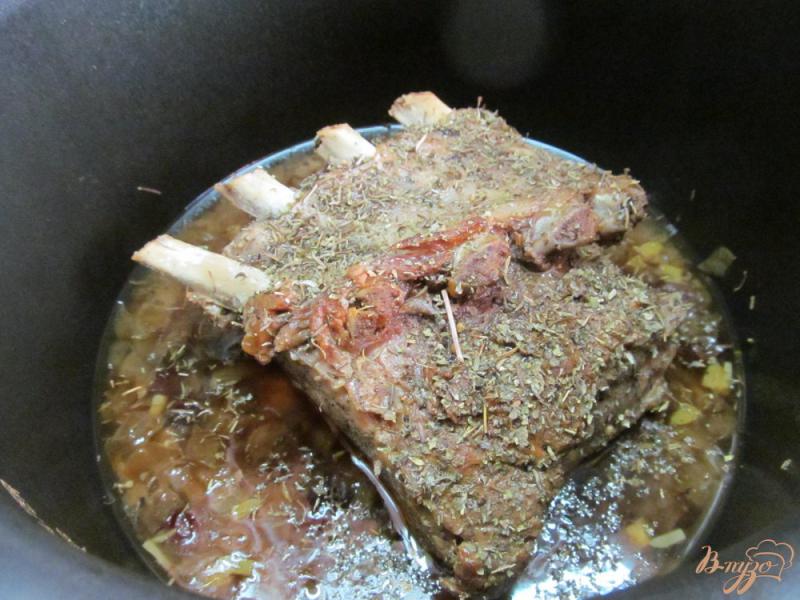 Фото приготовление рецепта: Свинина с клюквой и изюмом в мультиварке шаг №6