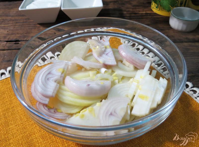 Фото приготовление рецепта: Салат из репчатого лука с лимоном шаг №2