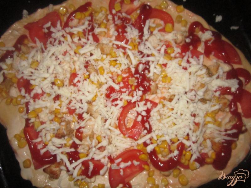 Фото приготовление рецепта: Пицца с курицей на тонком тесте шаг №6