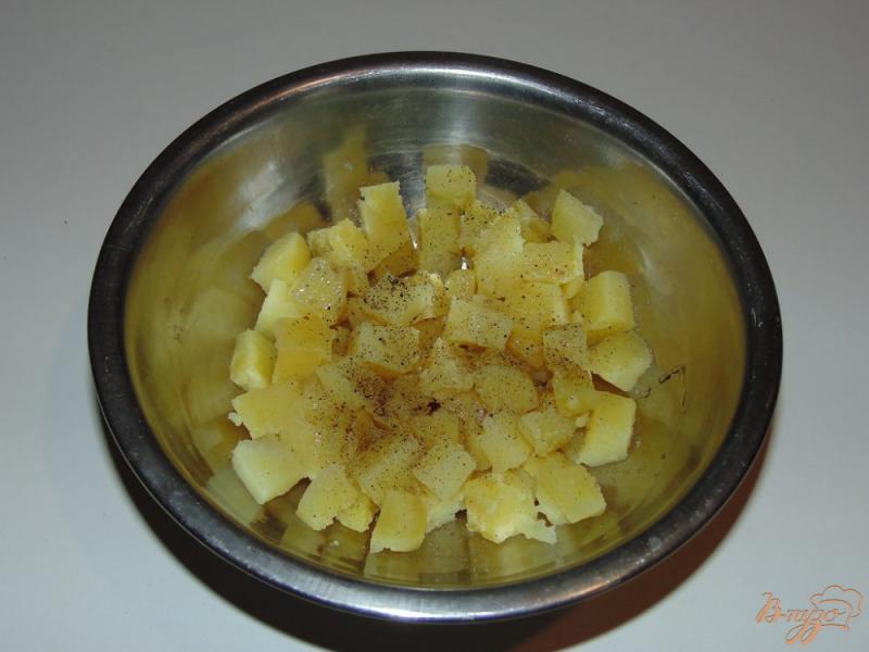 Фото приготовление рецепта: Картофельный салат с щавелем и бастурмой шаг №2