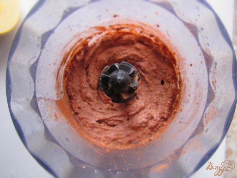 Фото приготовление рецепта: Шоколадная творожная запеканка с инжиром шаг №2
