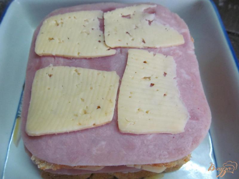Фото приготовление рецепта: Сэндвич крок-мадам шаг №7