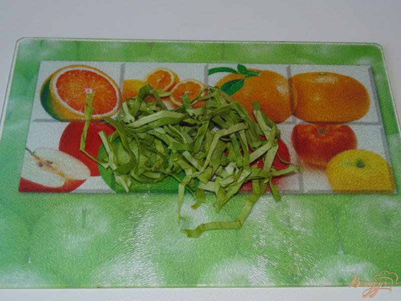 Фото приготовление рецепта: Салат с щавелем и яйцами шаг №2