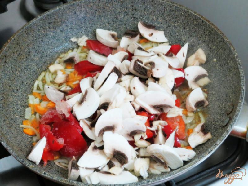 Фото приготовление рецепта: Гречка со свининой и овощами шаг №6