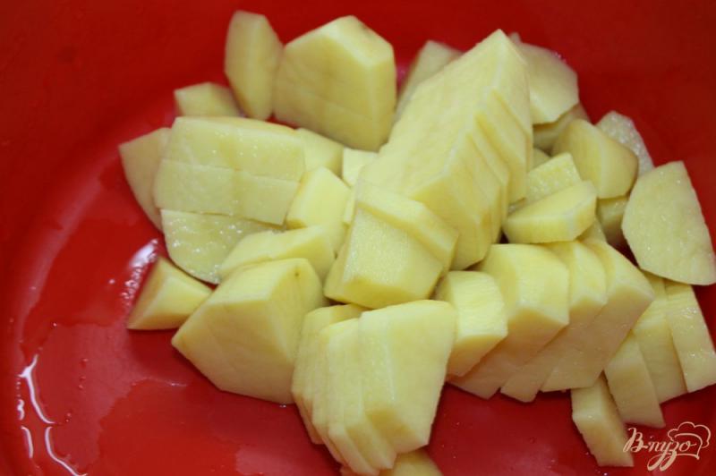 Фото приготовление рецепта: Тушенный картофель с овощами и утиной грудкой шаг №4