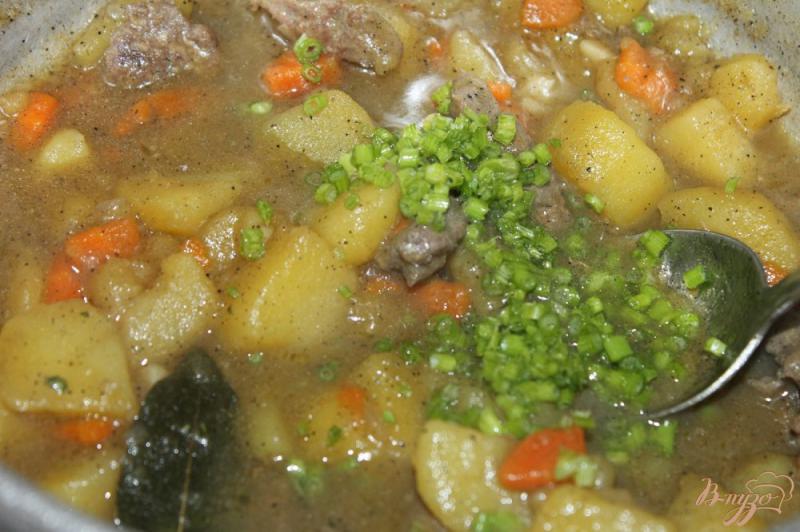 Фото приготовление рецепта: Тушенный картофель с овощами и утиной грудкой шаг №8