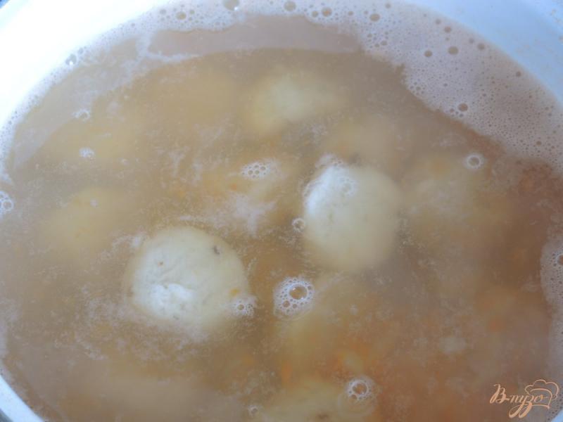 Фото приготовление рецепта: Суп с рыбными фрикадельками шаг №10