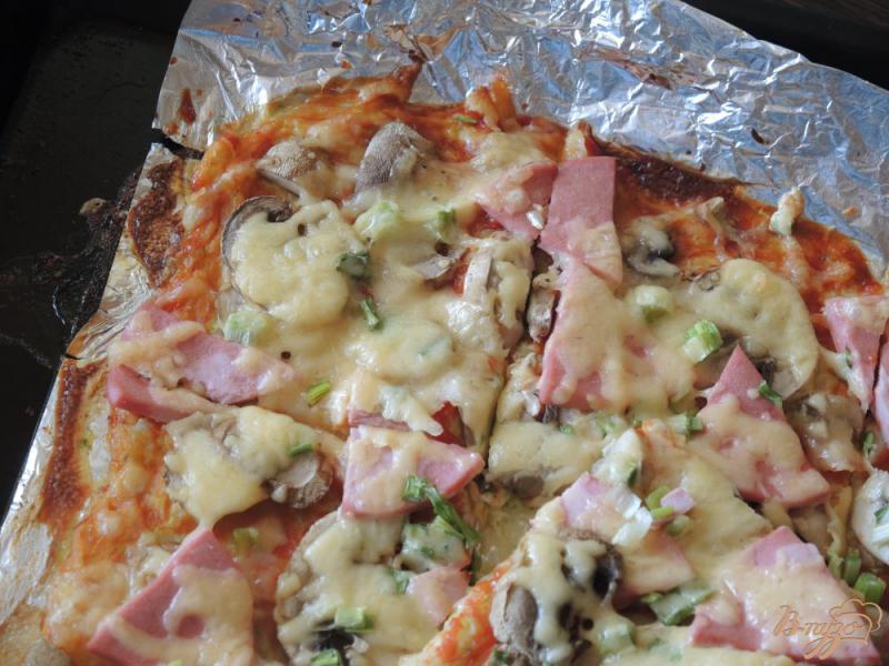 Фото приготовление рецепта: Пицца на тесте из кабачков и картофеля шаг №8