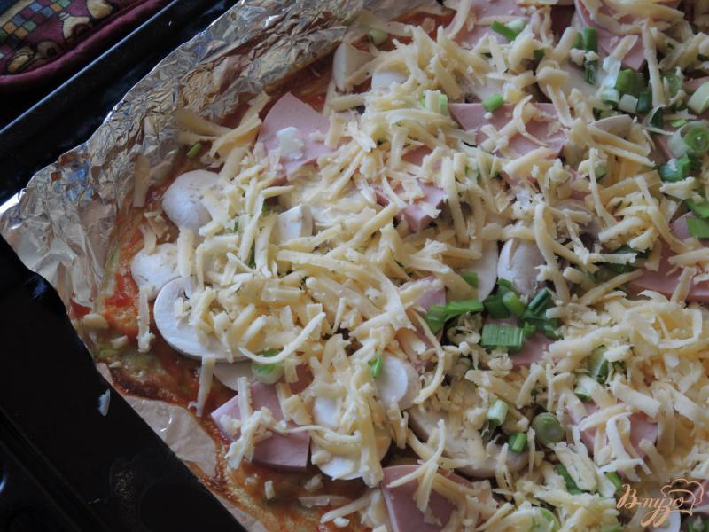 Фото приготовление рецепта: Пицца на тесте из кабачков и картофеля шаг №7