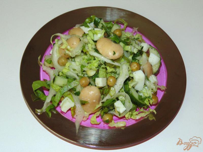 Фото приготовление рецепта: Салат с белой фасолью и яйцом шаг №5