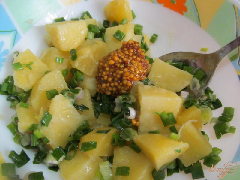 Фото приготовление рецепта: Картофельный салат с яйцом и каперсами шаг №1