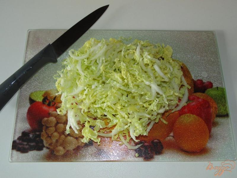 Фото приготовление рецепта: Салат со свежим огурцом и копчеными сосисками шаг №1