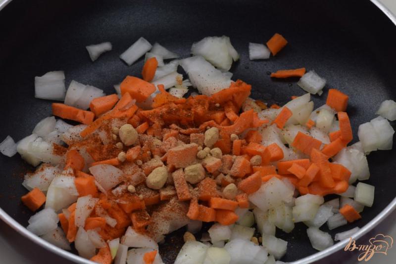 Фото приготовление рецепта: Суп из тыквы с креветками шаг №2