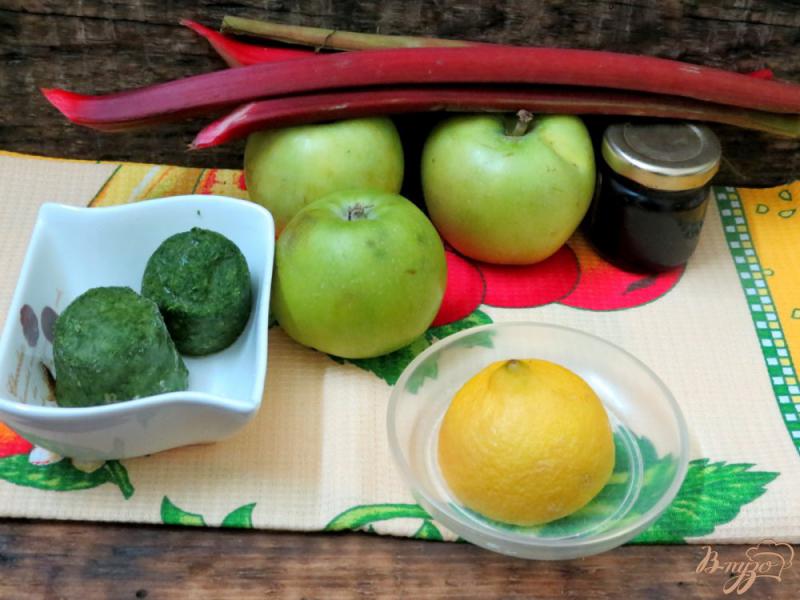 Фото приготовление рецепта: Коктейль из шпината, яблок и ревеня шаг №1