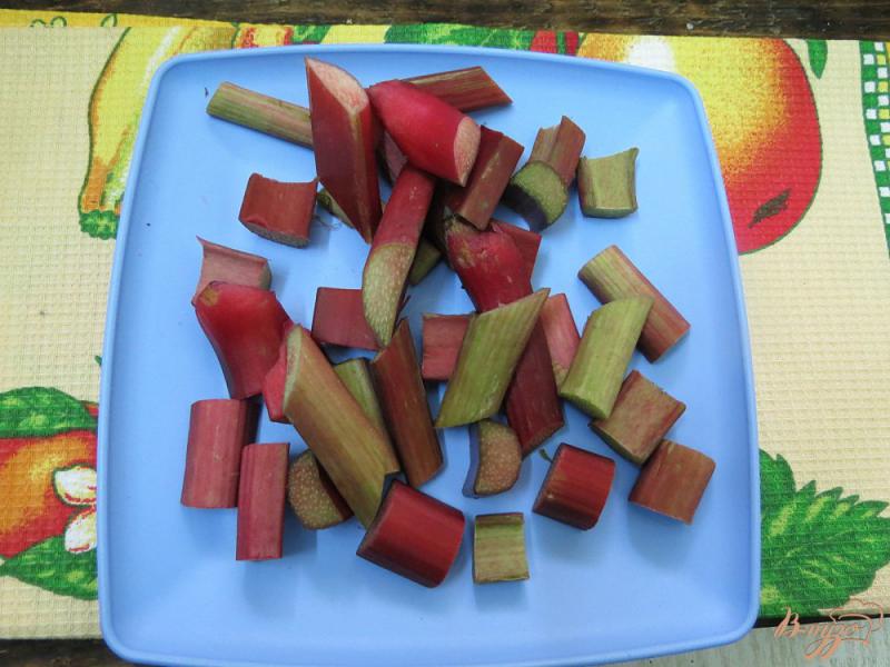 Фото приготовление рецепта: Коктейль из шпината, яблок и ревеня шаг №4