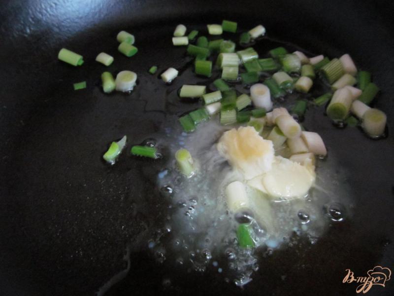 Фото приготовление рецепта: Омлет с горохом и сыром шаг №2