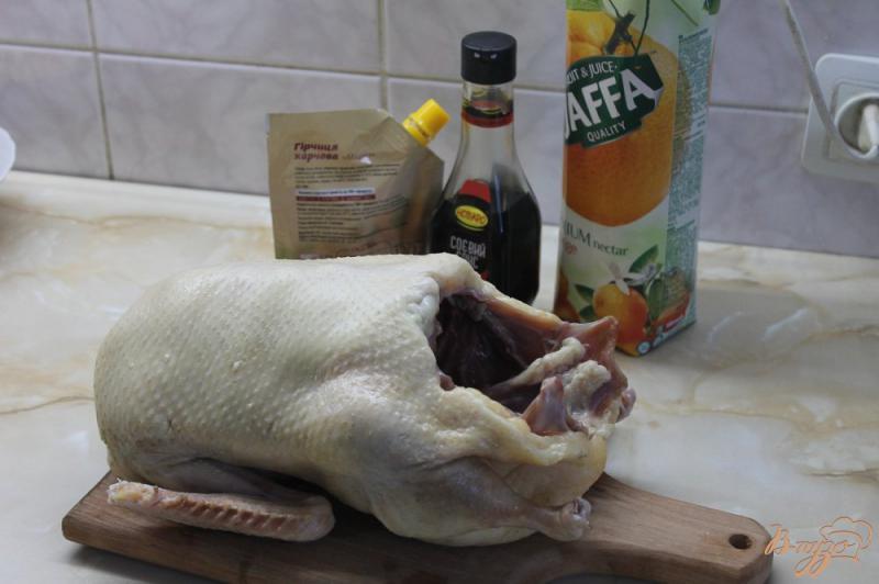 Фото приготовление рецепта: Утка маринованная в апельсиновом соке и запеченная с специями шаг №1