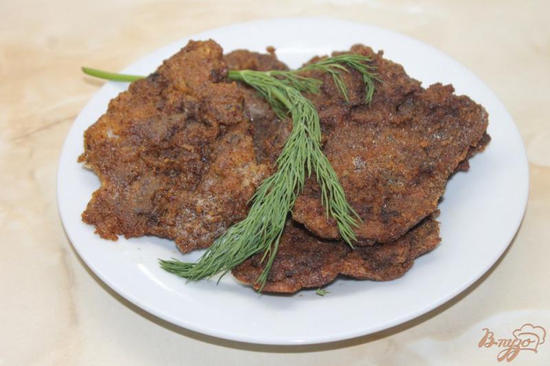 Фото приготовление рецепта: Утиное филе в кляре и панировочных сухарях шаг №7