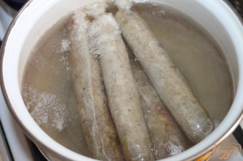 Фото приготовление рецепта: Колбаски домашние с фарша ассорти с чесноком, соевым соусом и гренками шаг №1