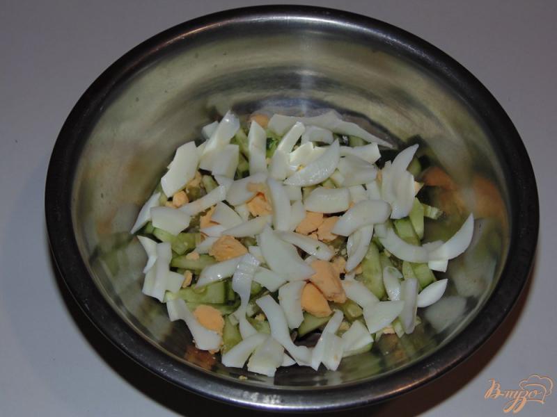 Фото приготовление рецепта: Салат из куриных желудков со свежим огурцом шаг №3